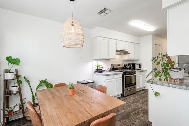 Building Photo - 3503 Larchmont Cove