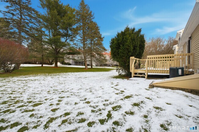 Building Photo - 193 The Meadows