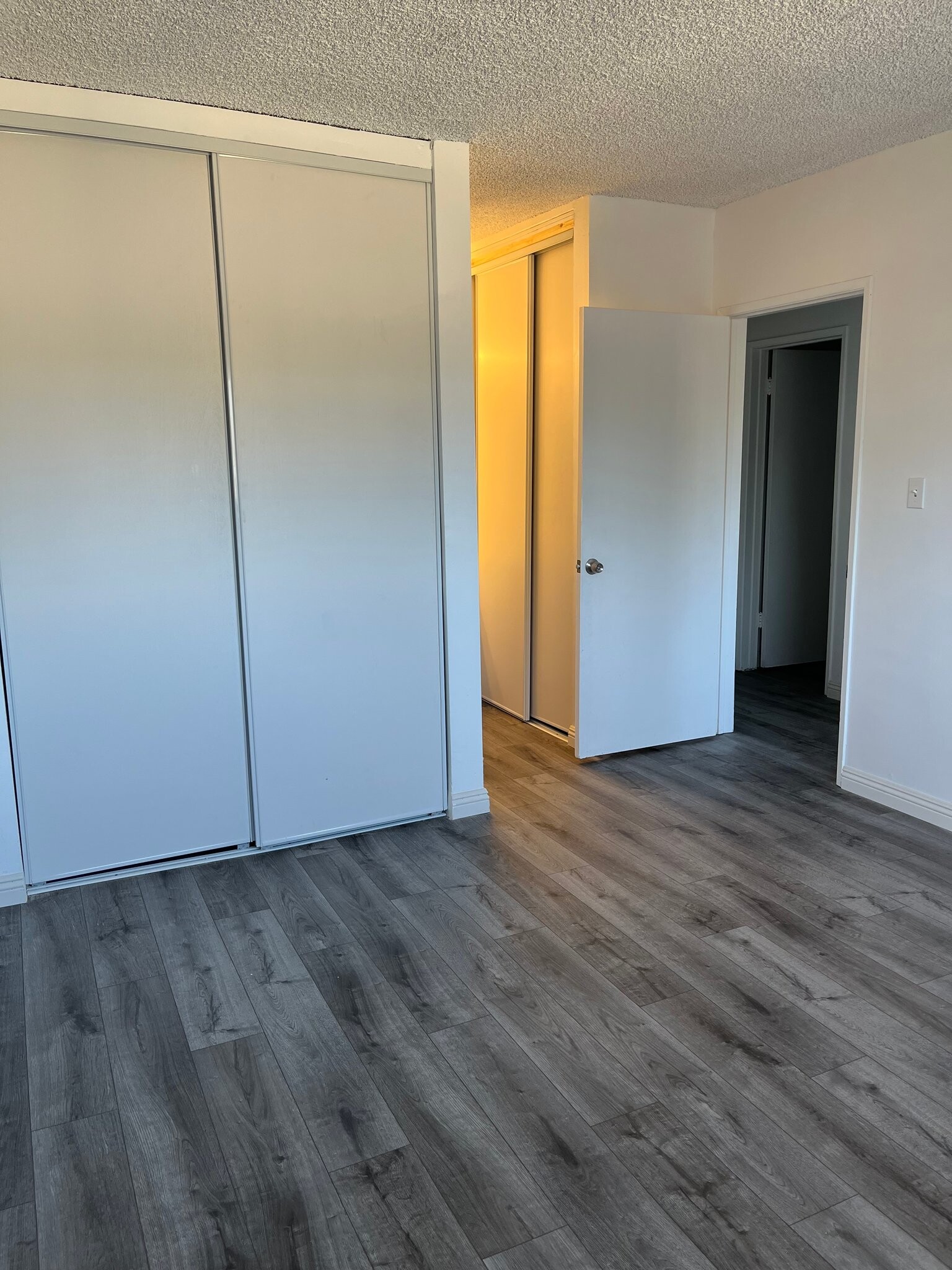 Building Photo - 537 S El Molino Ave