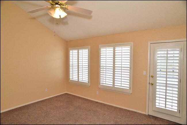 Building Photo - 2041 Shadow Ridge Dr