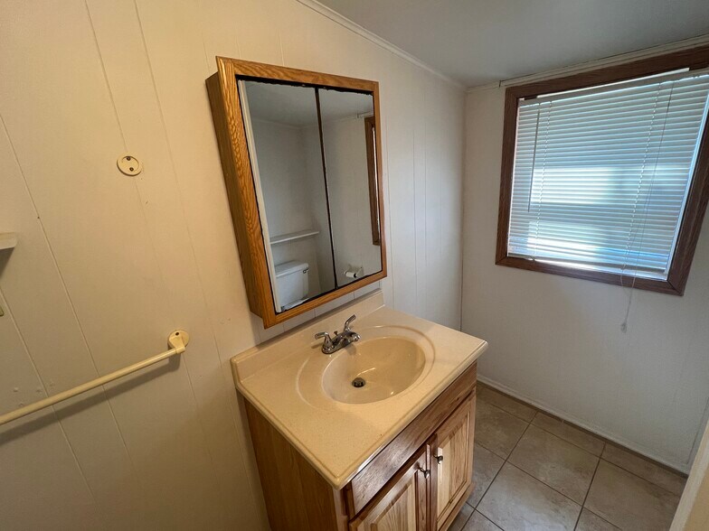 Building Photo - 6505 10th St SE