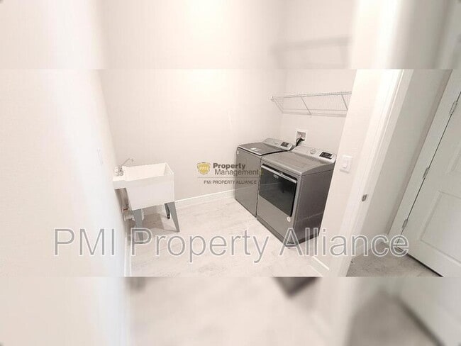 Building Photo - 4535 Gliding Wave St