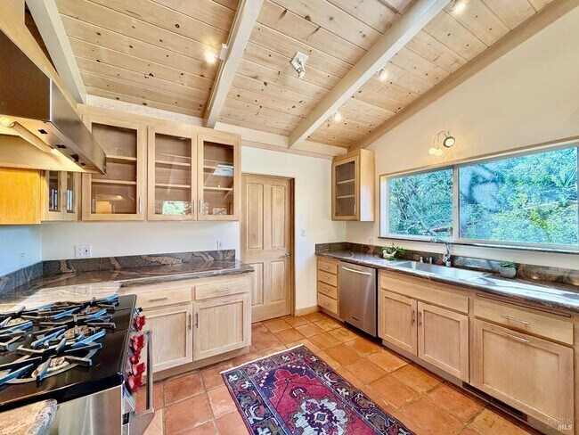 Building Photo - 321 Dutch Henry Canyon Rd