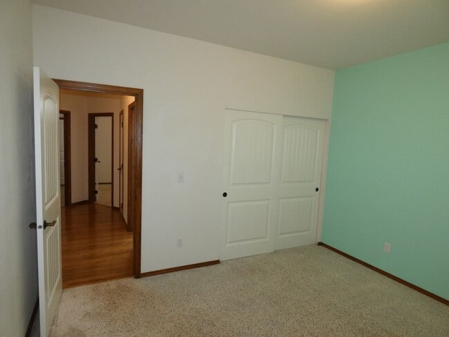 Building Photo - Rolling HIlls Court Rambler