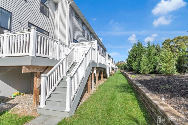 Building Photo - 29 Beachwood Dr