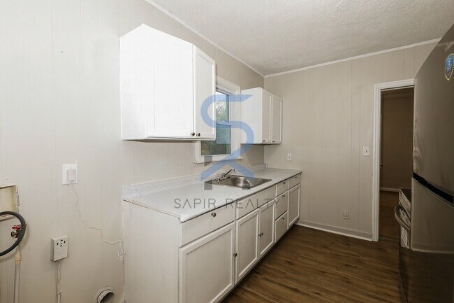 Building Photo - Move in before December 31st and get $100 OFF your rent for the first 3 months — PLUS a $250 Amaz...