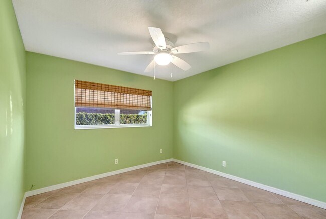 Building Photo - 1753 W Terrace Dr