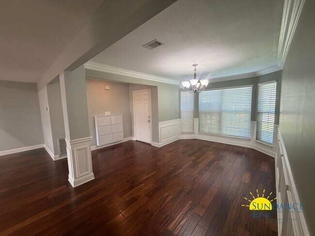 Building Photo - Spacious 5-Bedroom Home with Heated Pool & Hot Tub in Niceville!