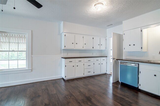 Building Photo - 3141 Old Houston Rd