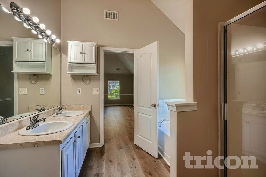 Building Photo - 800 Hannah Ct