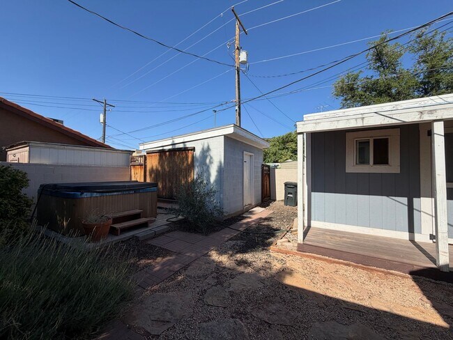 Building Photo - CHARMING HOME FOR RENT IN DOWNTOWN ST. GEORGE!