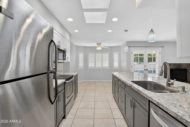 Building Photo - 6843 E Redfield Rd