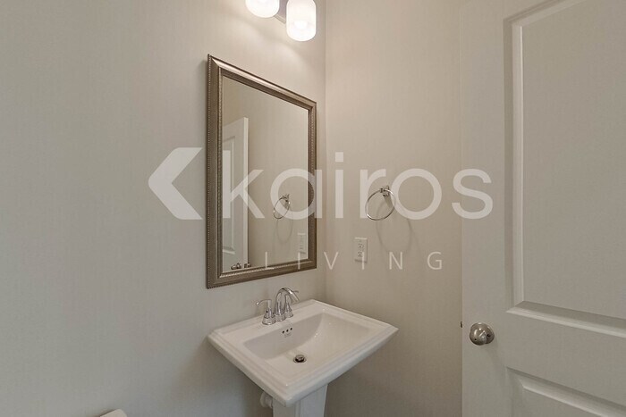 Building Photo - 2185 Banyan Cir