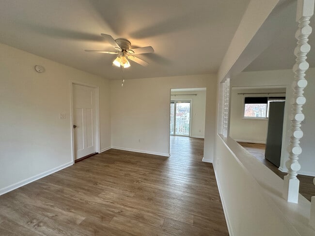 Building Photo - 310 Azalia Dr