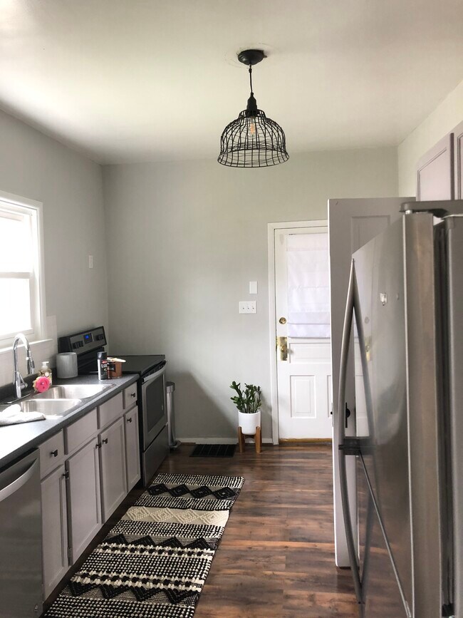 Building Photo - 1623 S State St