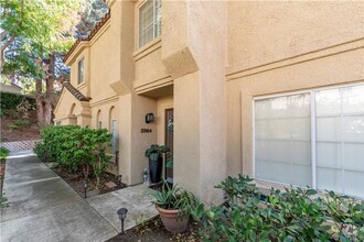 Building Photo - Charming 3 bedroom condo in Lake Forest