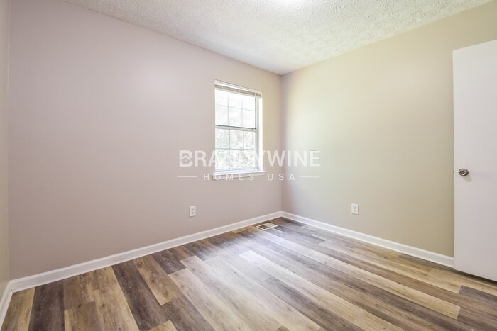 Building Photo - 911 Walnut Creek Ln