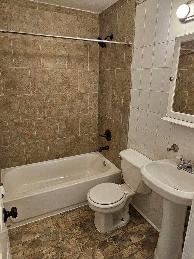 Building Photo - 113 E Forrest Ln