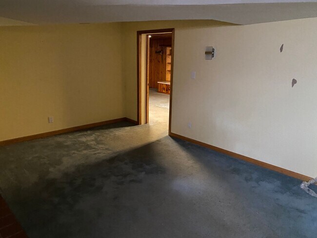 Building Photo - Charming 3 Bedroom, 3 Bathroom Ranch Home ...
