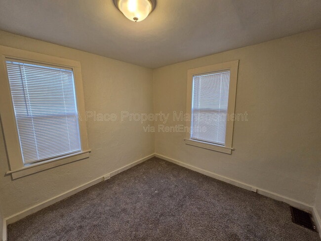 Building Photo - 338 La Motte Ln