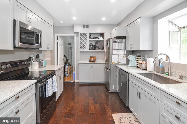 Building Photo - 6303 Gabriel St