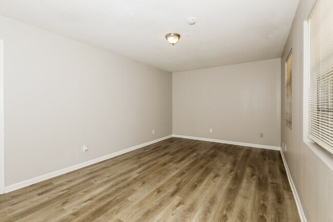 Building Photo - 7391 White Castle Ct