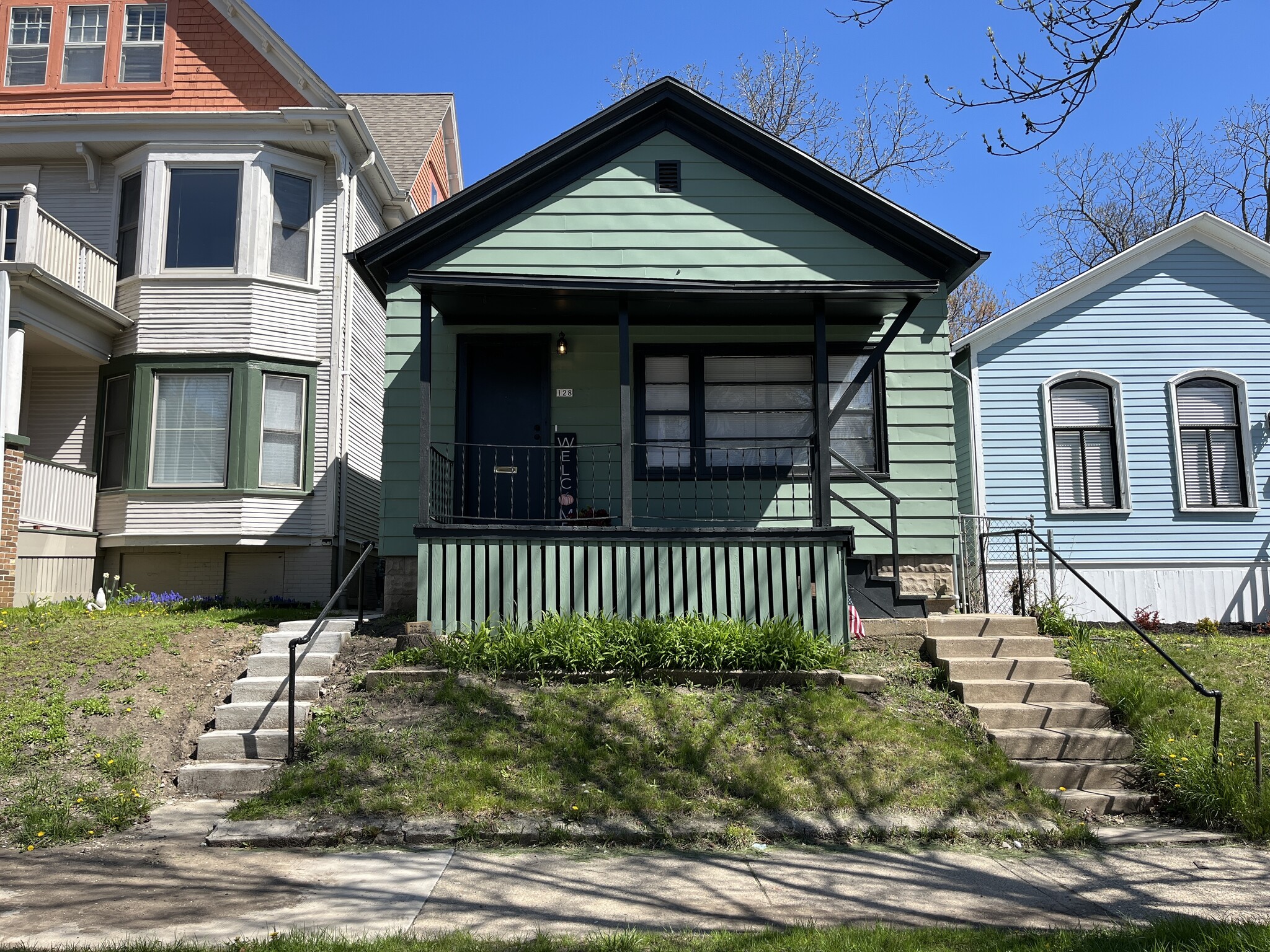 Building Photo - 128 E Lloyd St