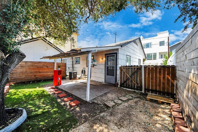 Building Photo - 2210 Detering St