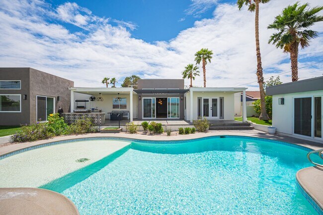 Building Photo - European-inspired Mid-Century Henderson Home!