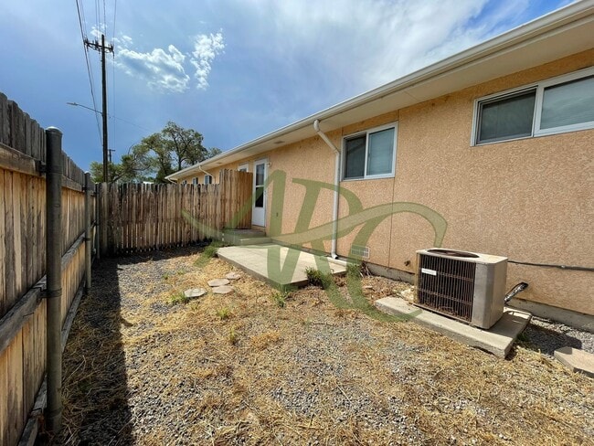 Building Photo - 2730 Poplar St