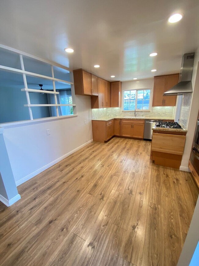 Building Photo - Updated 3 Bedroom Cypress House w/ 2 Car G...