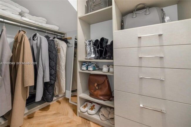 Building Photo - 320 NE 88th St