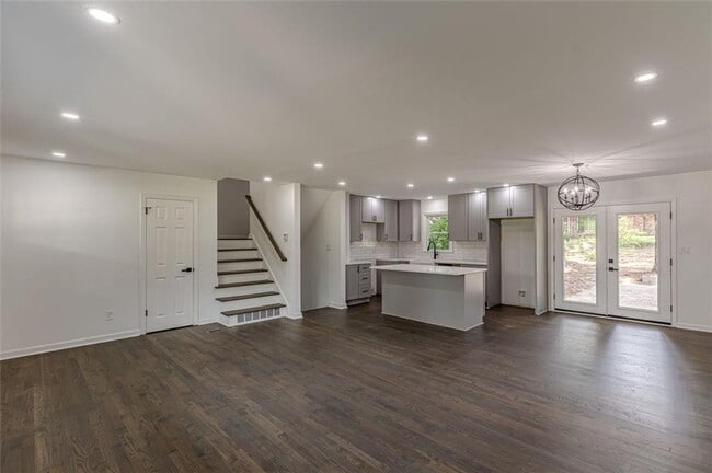 Building Photo - 2352 Glendale Dr