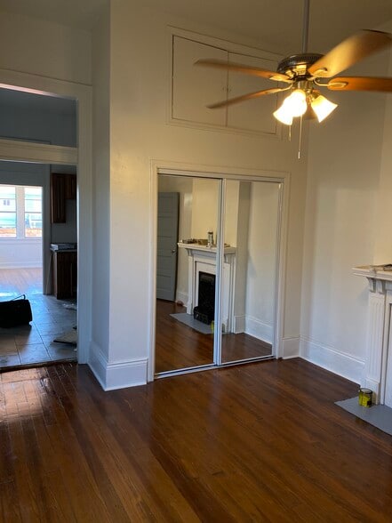 Building Photo - 320 S Dupre St