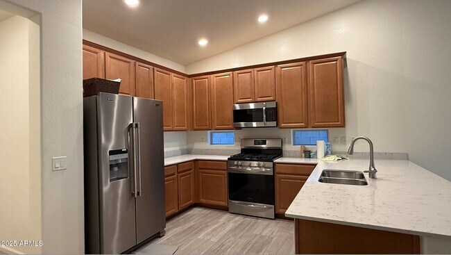 Building Photo - 5352 W Desert Hollow Dr