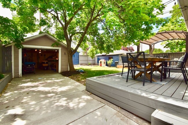 Building Photo - Newly Remodeled 4 Bedroom 2 Bath Home in Salt Lake City!!