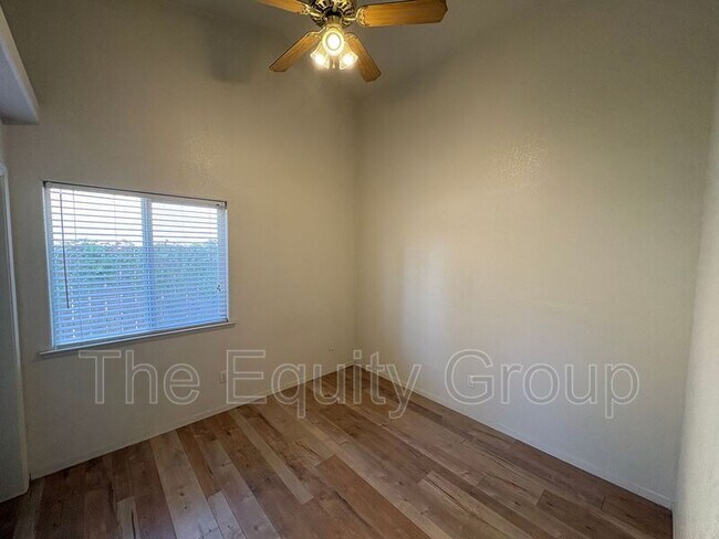 Building Photo - 3524 S Lincoln Ct