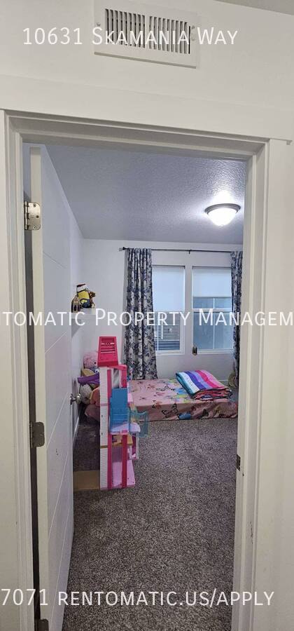 Building Photo - 10631 Skamania Wy