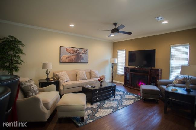Building Photo - 2 br, 2 bath Townhome - 2012 Main St