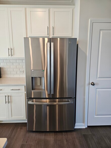 Building Photo - 530 Light Oak Way