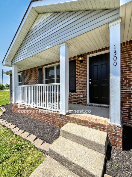 Building Photo - 1300 Chucker Dr