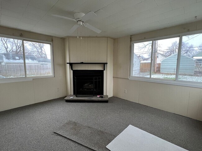 Building Photo - Charming Updated Cape Cod with several amenities!