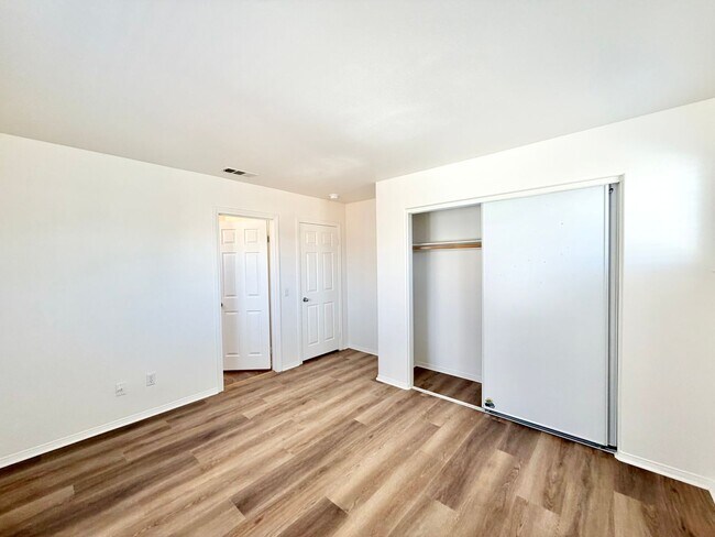 Building Photo - Spacious 3 Bedroom Home with Loft, Large Backyard & 2 Car Garage