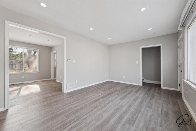 Building Photo - $1350 3 bedroom