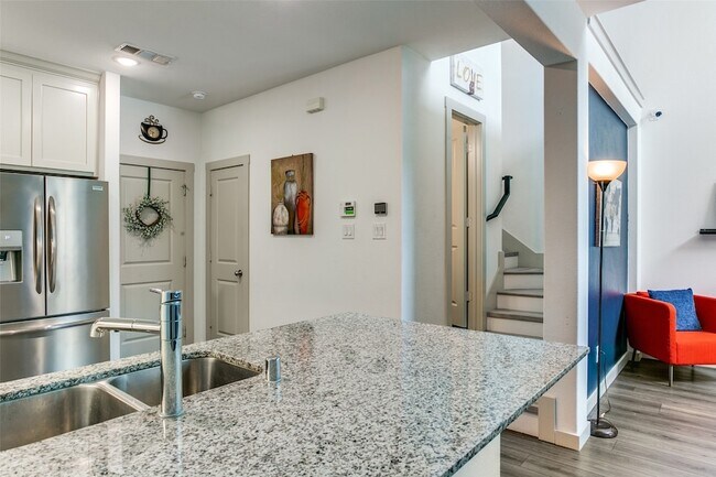 Building Photo - 1213 Casselberry Dr