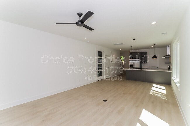 Building Photo - 422 Sylvania Ave