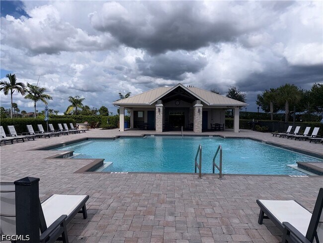 Building Photo - 42211 Edgewater Dr