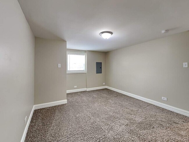 Building Photo - 9121 Mayfield Ave