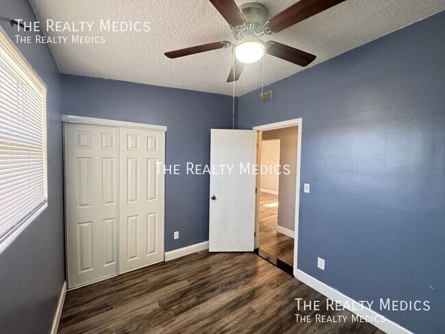 Building Photo - 1102 Egan Dr