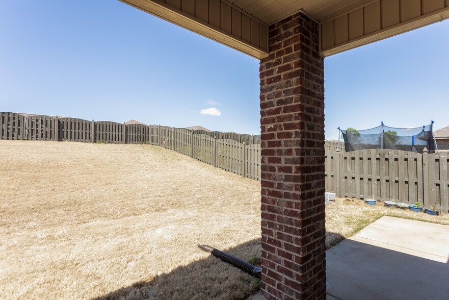 Building Photo - 308 River Rock Dr